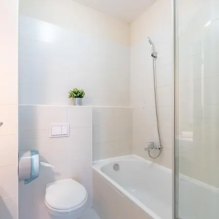 Modern Downtown Retreat 公寓